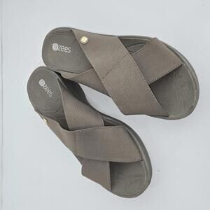 063 BZees‎ Women's Desire Wedge Sandal Size 9.5 W